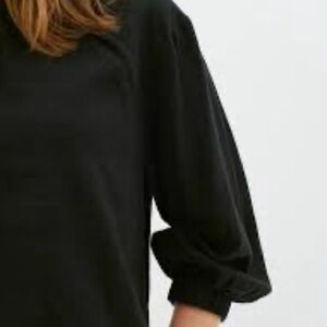 InWear COPENHAGEN 1969
MADE IN Elegant Black long puffy sleeve size small